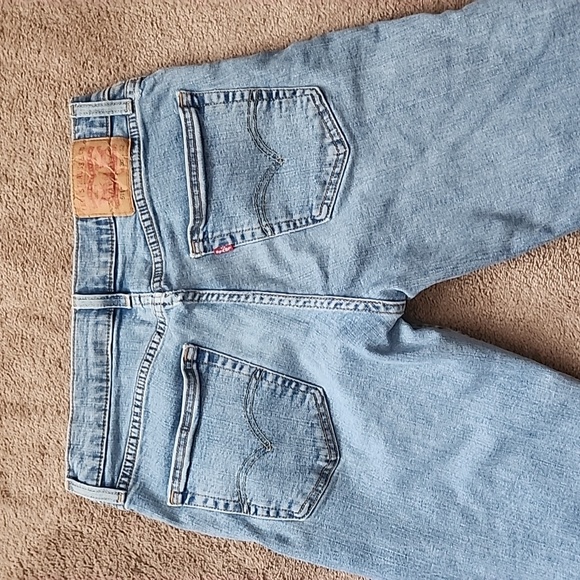 Levi's - Picture 2 of 3